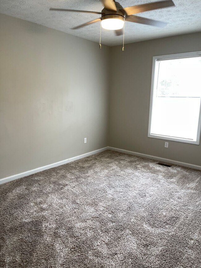Building Photo - Split level home