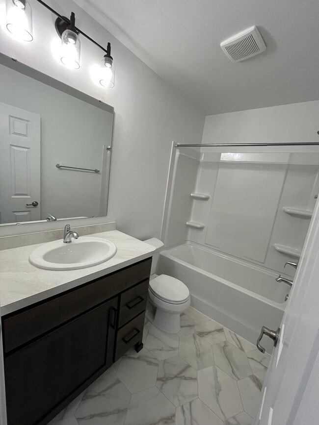 Building Photo - 3 Bed 3 Bath Townhome