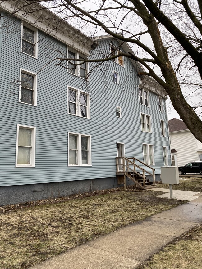 Building Photo - 311 W Main St