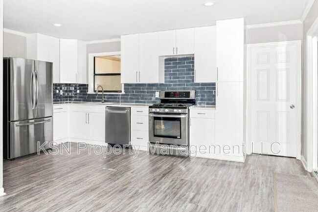 Building Photo - 32 Skyline Dr