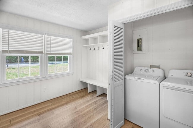 Building Photo - 1416 Two Notch Rd SE