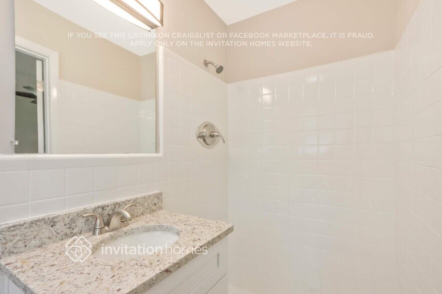 Building Photo - 2307 Ithica Dr SE