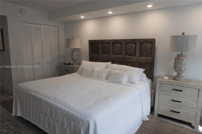 Building Photo - 210 Seaview Dr