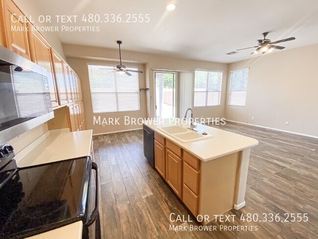 Building Photo - 3918 E Juanita Ave
