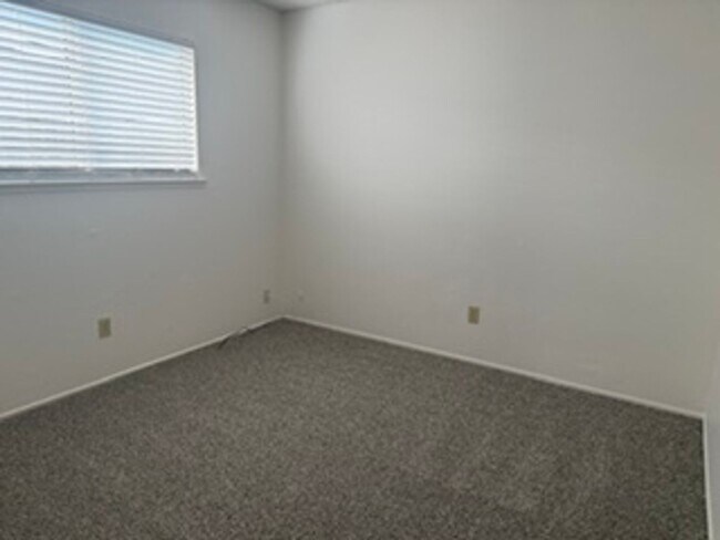 Building Photo - 509 Gregory Dr