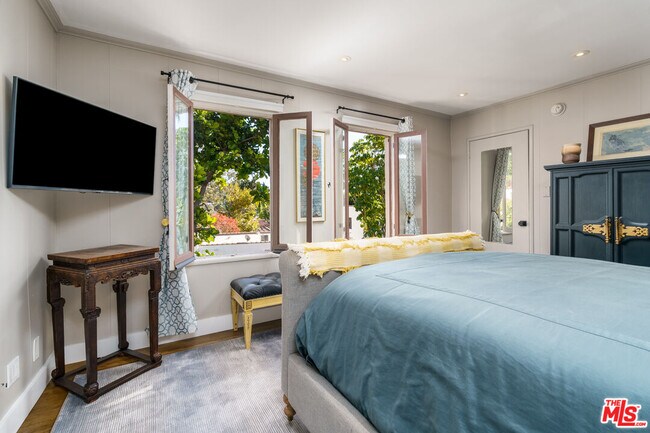 Building Photo - 2066 Glencoe Way