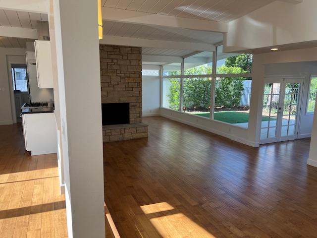 Living room with wood-burning, gas-assisted fireplace - 2812 Anchor Ave