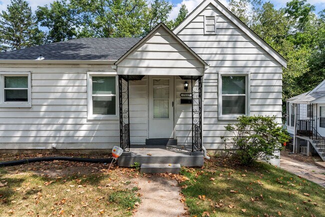 Building Photo - Charming Updated 2 Bed, 1 Bath Ranch – A H...