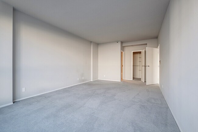 Building Photo - 300 3rd St
