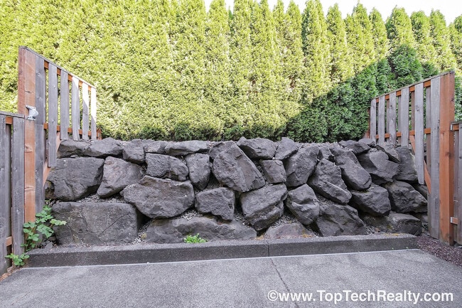 Building Photo - Fabulous 3 BD* 2.5 BA In Popular Arbor Reserve Townhome Community! **Minutes From Tanasbourne Sho...