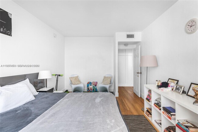 Building Photo - 7441 Wayne Ave