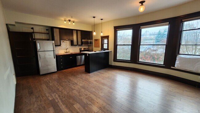 Building Photo - 1634 NW Everett St