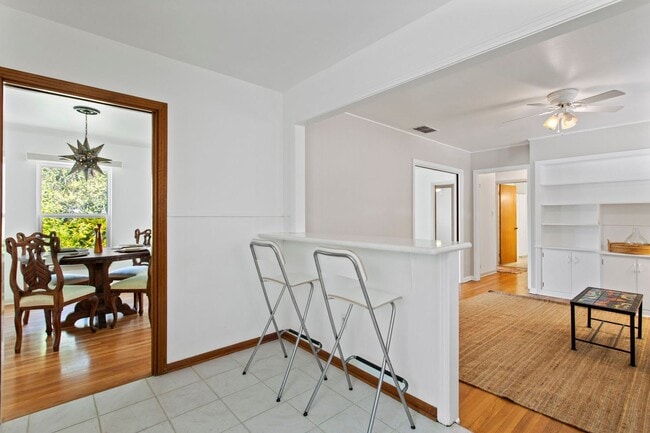 Building Photo - CONTEMPORARY HOME IN ALAMO HEIGHTS