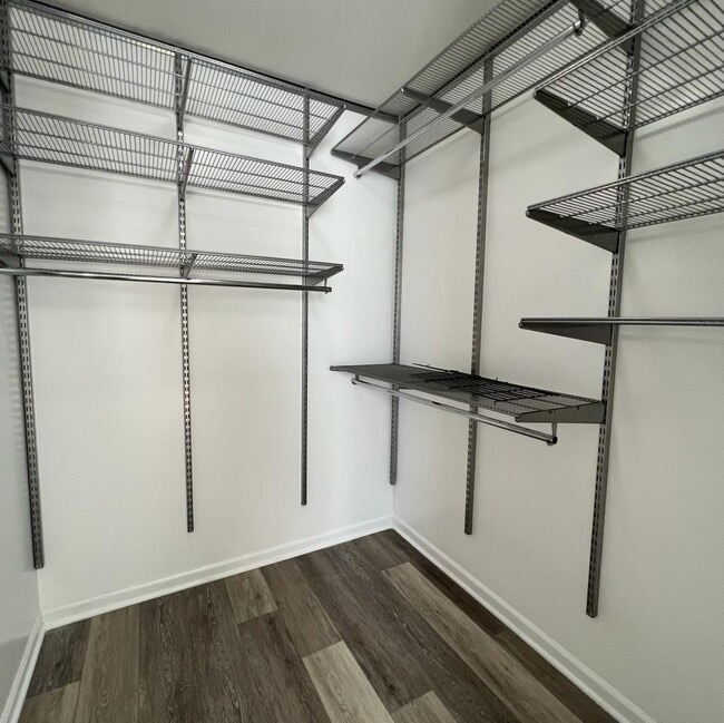 Building Photo - 1169 Shorewood Ct