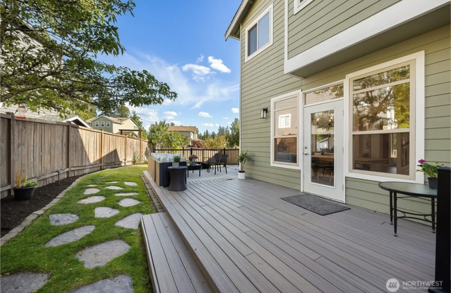 Building Photo - Spacious 4-Bedroom Gem with Fully Fenced Y...