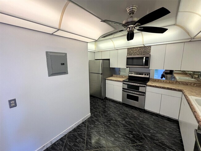 Building Photo - 3500 Galt Ocean Dr