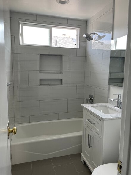 Building Photo - 2215 Mathews Ave