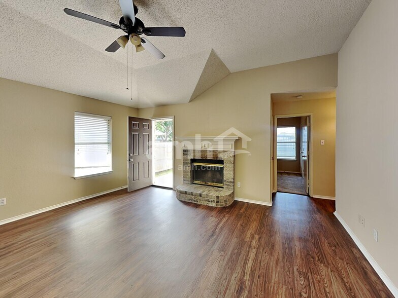 Building Photo - 8432 Odell St