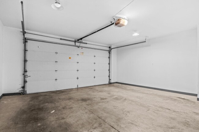 Building Photo - Luxury 4 bed 4 bath home in Lakemont, Bellevue