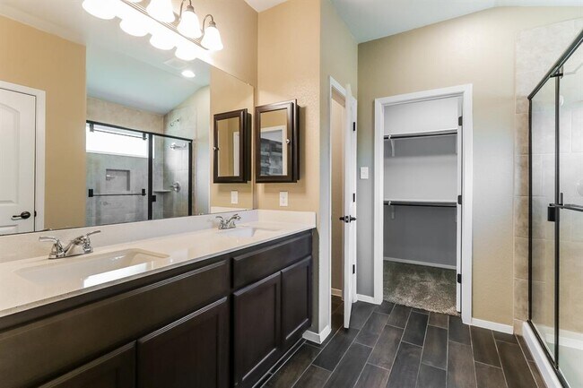 Building Photo - 21606 Bluejay Blvd