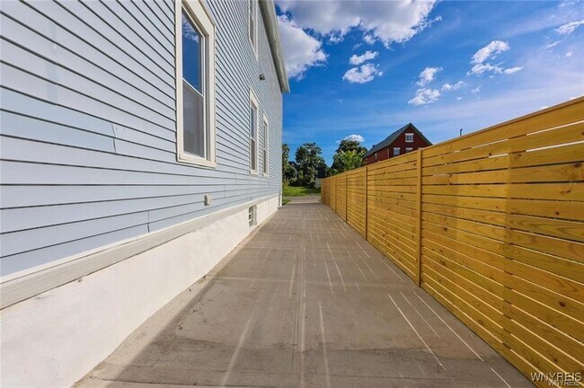 Building Photo - 30 Glenwood Ave