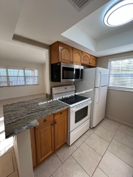 Building Photo - 1 Bed/1 Bath - Unit 212