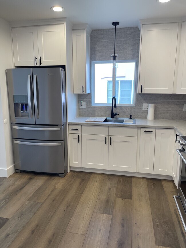 Building Photo - 1536 N Commonwealth Ave