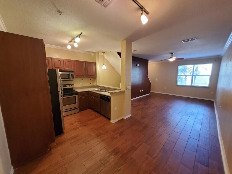 Building Photo - 1606 Legacy Park Dr