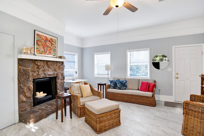 Building Photo - Vintage East Hill Mid-Century Home