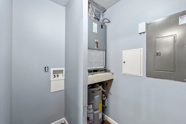 Building Photo - 3247 Fairington Dr