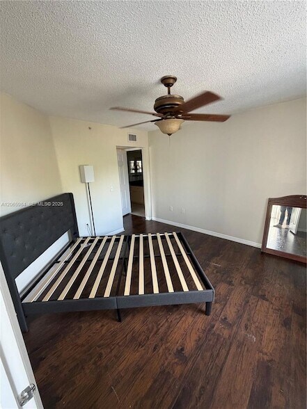 Building Photo - 2427 Centergate Dr
