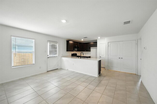 Building Photo - 2733 Slatewood Dr