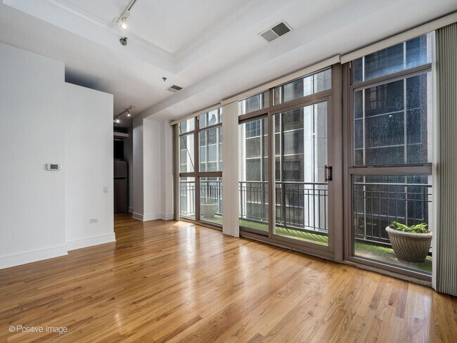Building Photo - 212 W Washington St