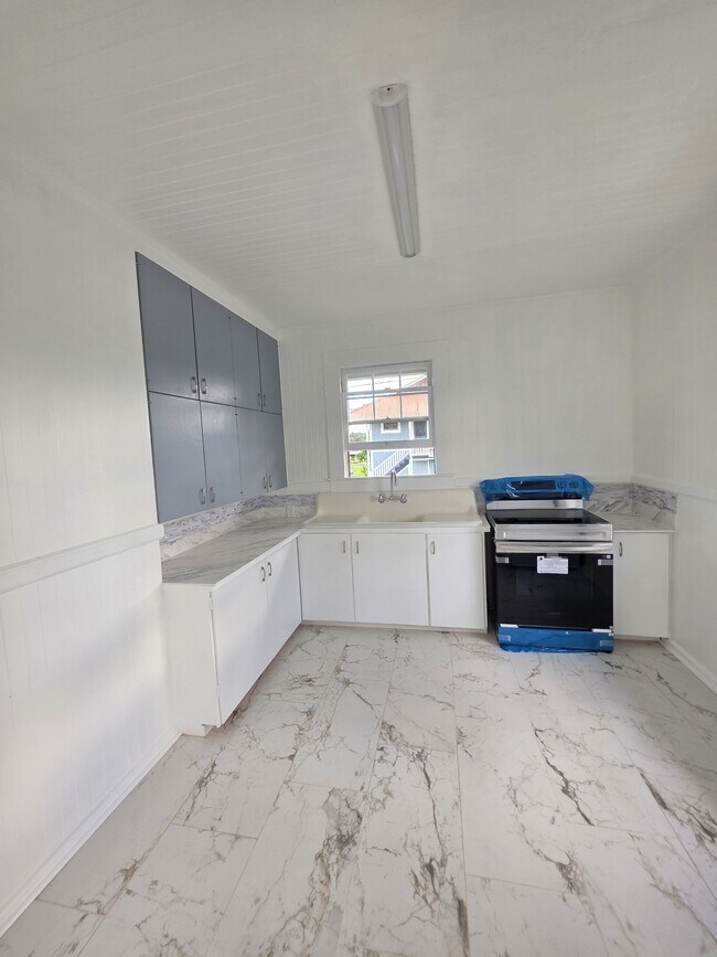 Building Photo - 418A Kukuau St