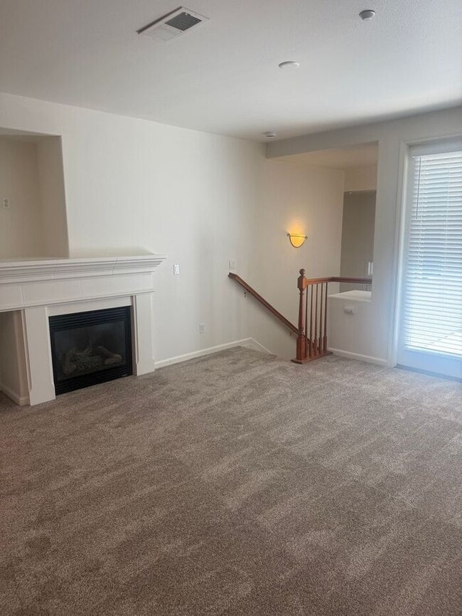 Building Photo - Stunning 2-bedroom, 2-bathroom townhouse