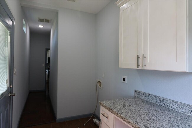 Building Photo - 8302 Park St