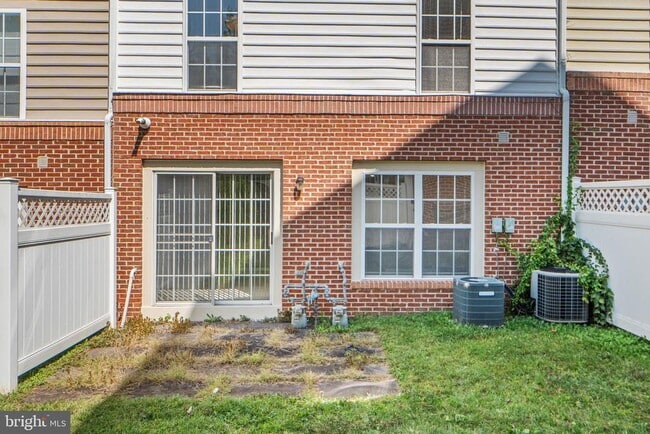 Building Photo - 23404 Rainbow Arch Dr