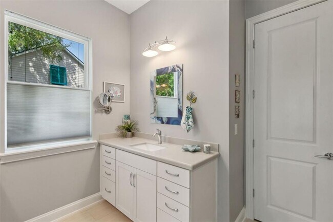 Building Photo - Luxury Living in exclusive and gated Oyste...