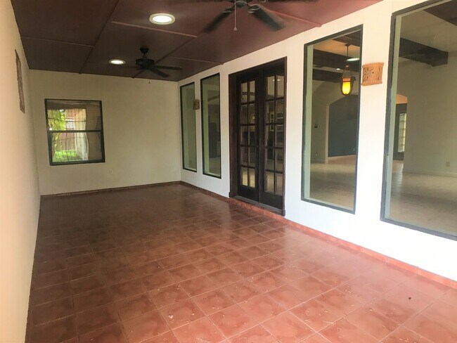 Building Photo - 4Bed/3.5Bath WITH A POOL Now available in Mcallen TX