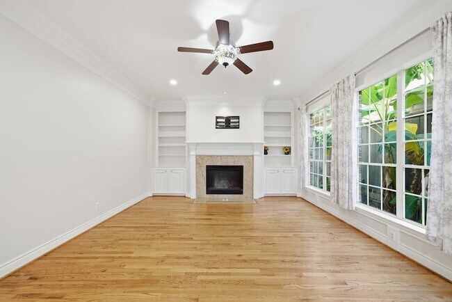 Building Photo - 3243 N Pemberton Cir Dr