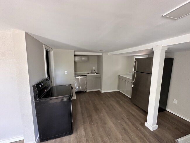 Building Photo - 84 W Main St