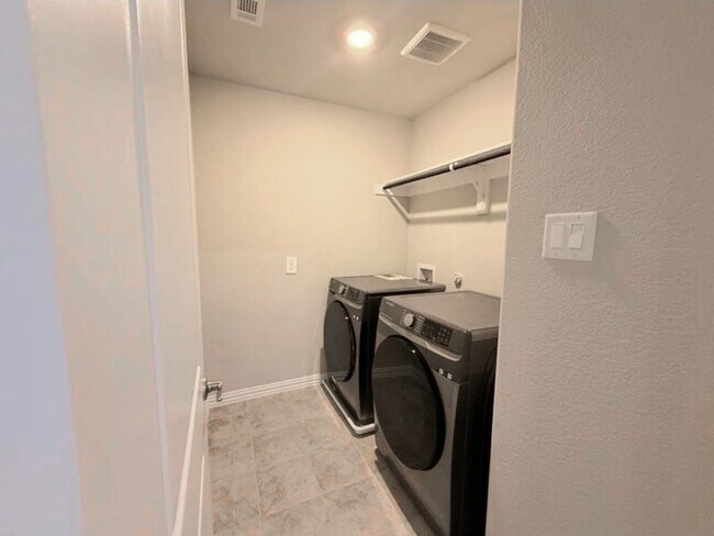 Building Photo - 3313 Sedge Grass Dr