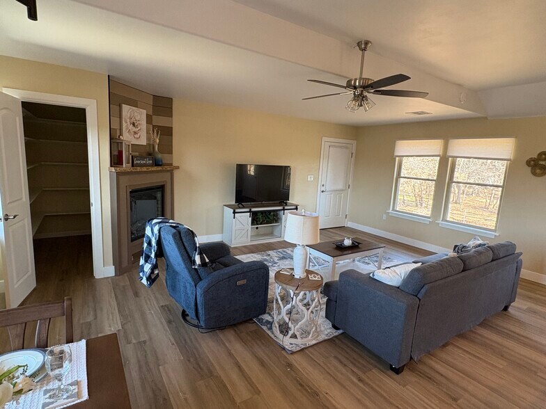 Building Photo - 8710 Palermo Dr