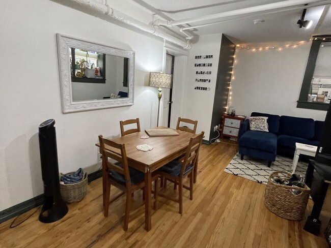 Primary Photo - 1 Bedroom Condo in Uptown, Denver