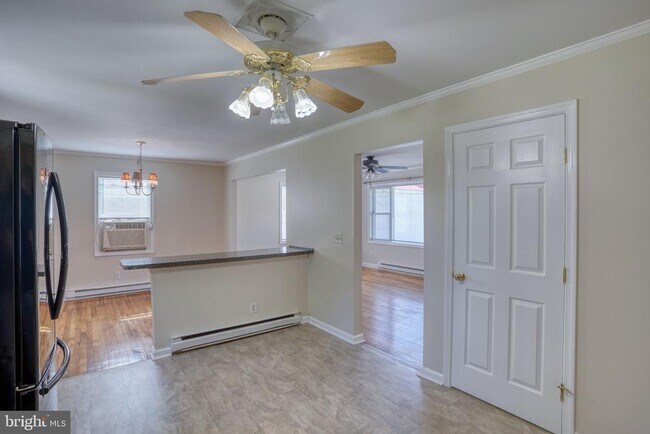 Building Photo - 206 N Main St