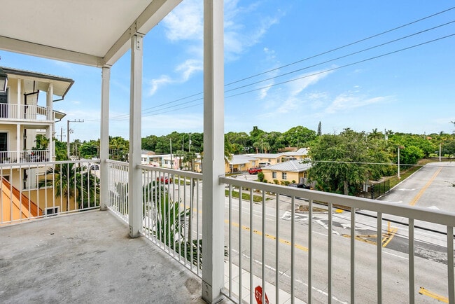 Building Photo - 3960 N Flagler Dr