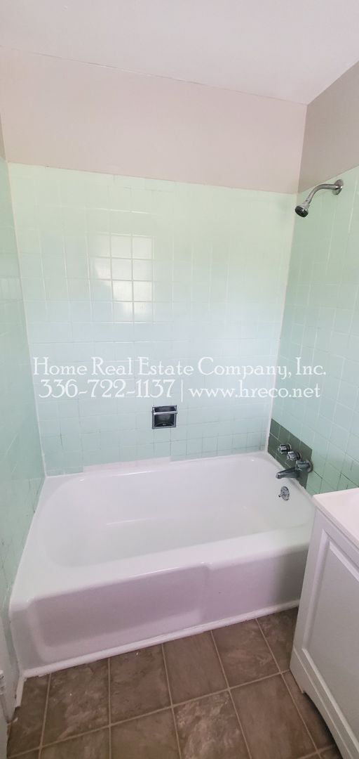 Building Photo - 4170 James St