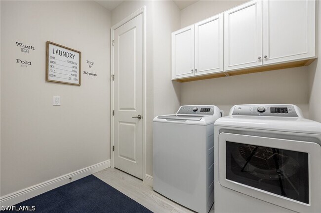 Building Photo - 2555 Seychelles Dr