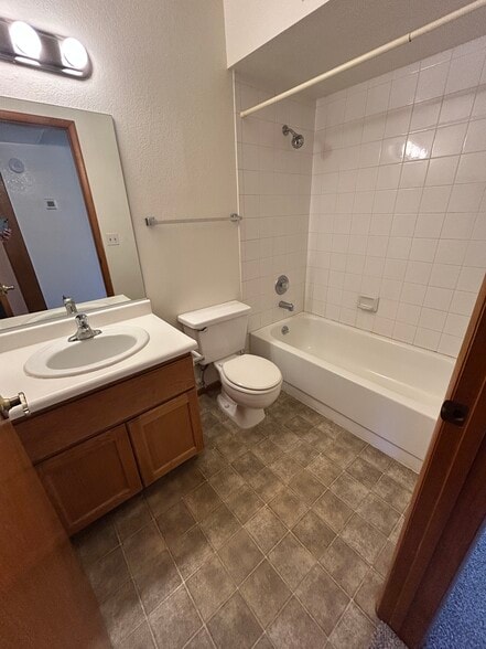 Guest Bathroom - 1957 Mesquite Ave