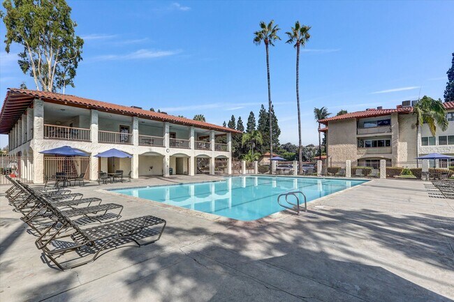 Building Photo - $500 MOVE IN SPECIAL! 2 BD, 2 BA Condo at Mission Plaza! 1000 Sq Ft w/ Great Amenities!